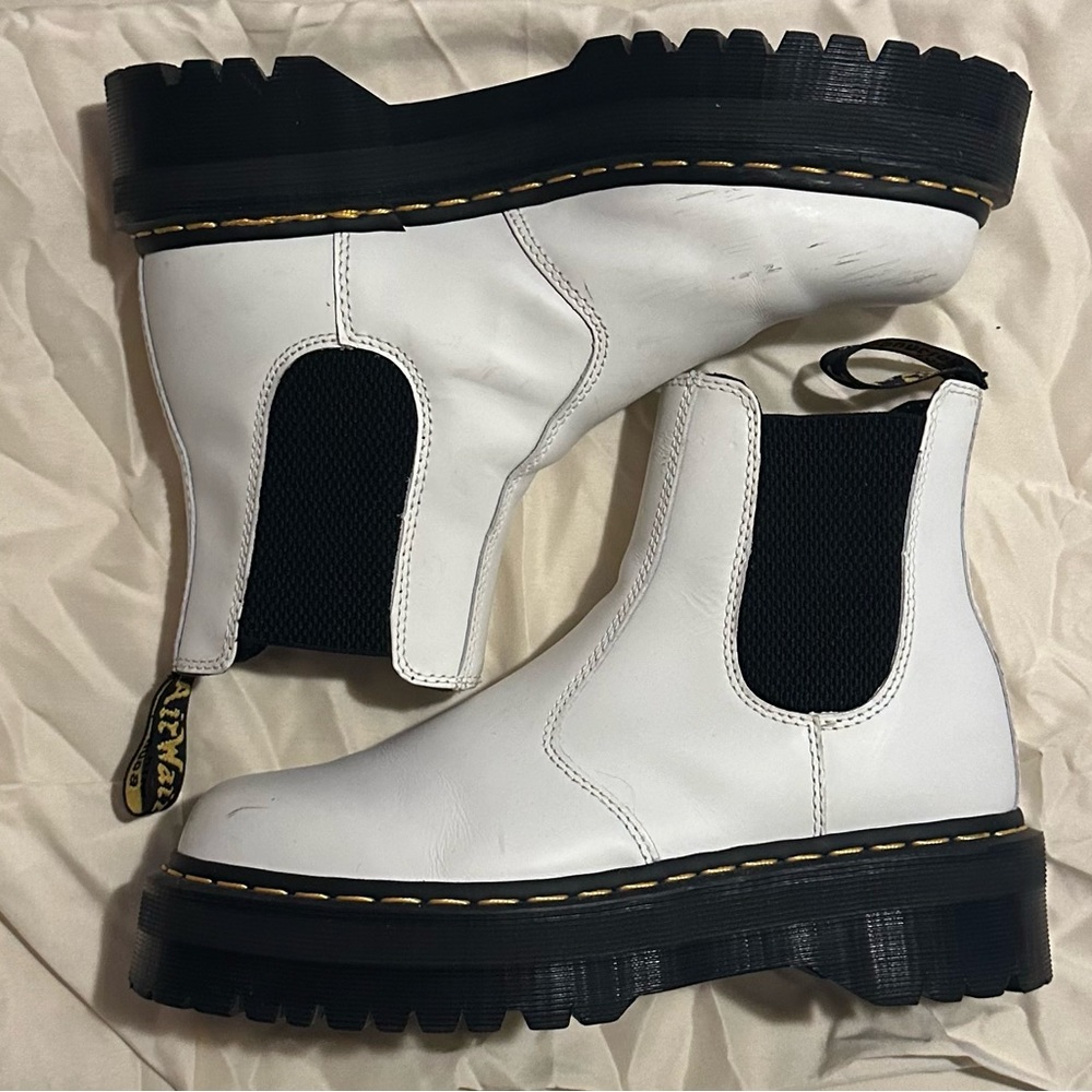 Platform Dr. Martens Chelsea Boots